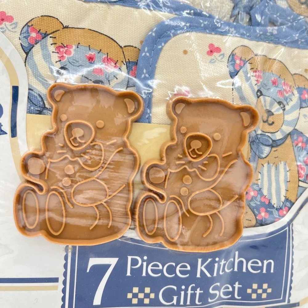 Country Crafts 7 Piece Kitchen Gift Set Teddy Bear Towels Pot Holders Cookie Cut
